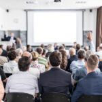 ¿Puede irse un socio de una sociedad por falta reiterada de reparto de beneficios?