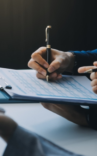 ¿Quién puede contratar con la administración?