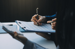 ¿Quién puede contratar con la administración?