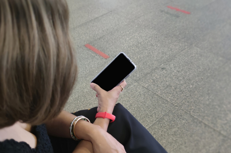 Despido por incumplimiento del horario y uso abusivo de dispositivos móviles