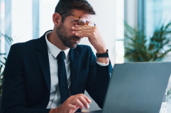 Se puede interponer monitorio frente a un consumidor o usuario