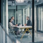 acciones o participaciones del socio separado o excluido