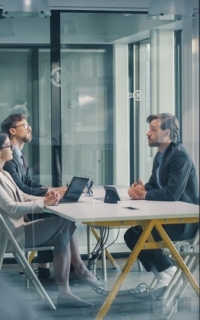 acciones o participaciones del socio separado o excluido